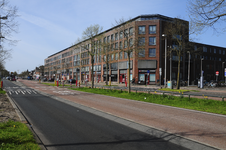 900183 Gezicht op de huizen Vleutenseweg 259 -hoger te Utrecht, met rechts de ingang van de Bosboom Toussaintstraat.